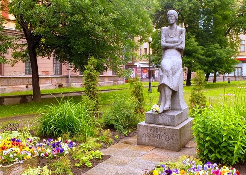 Памятник Анне Ахматовой 2