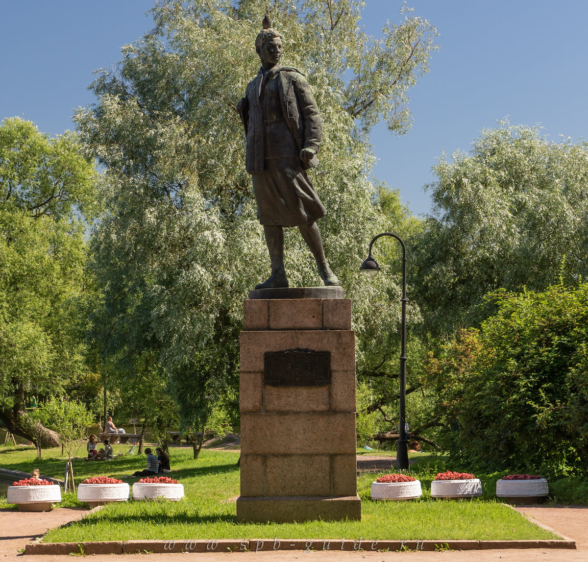 Памятник Зое Космодемьянской 1