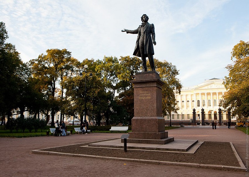Памятник Пушкину 2